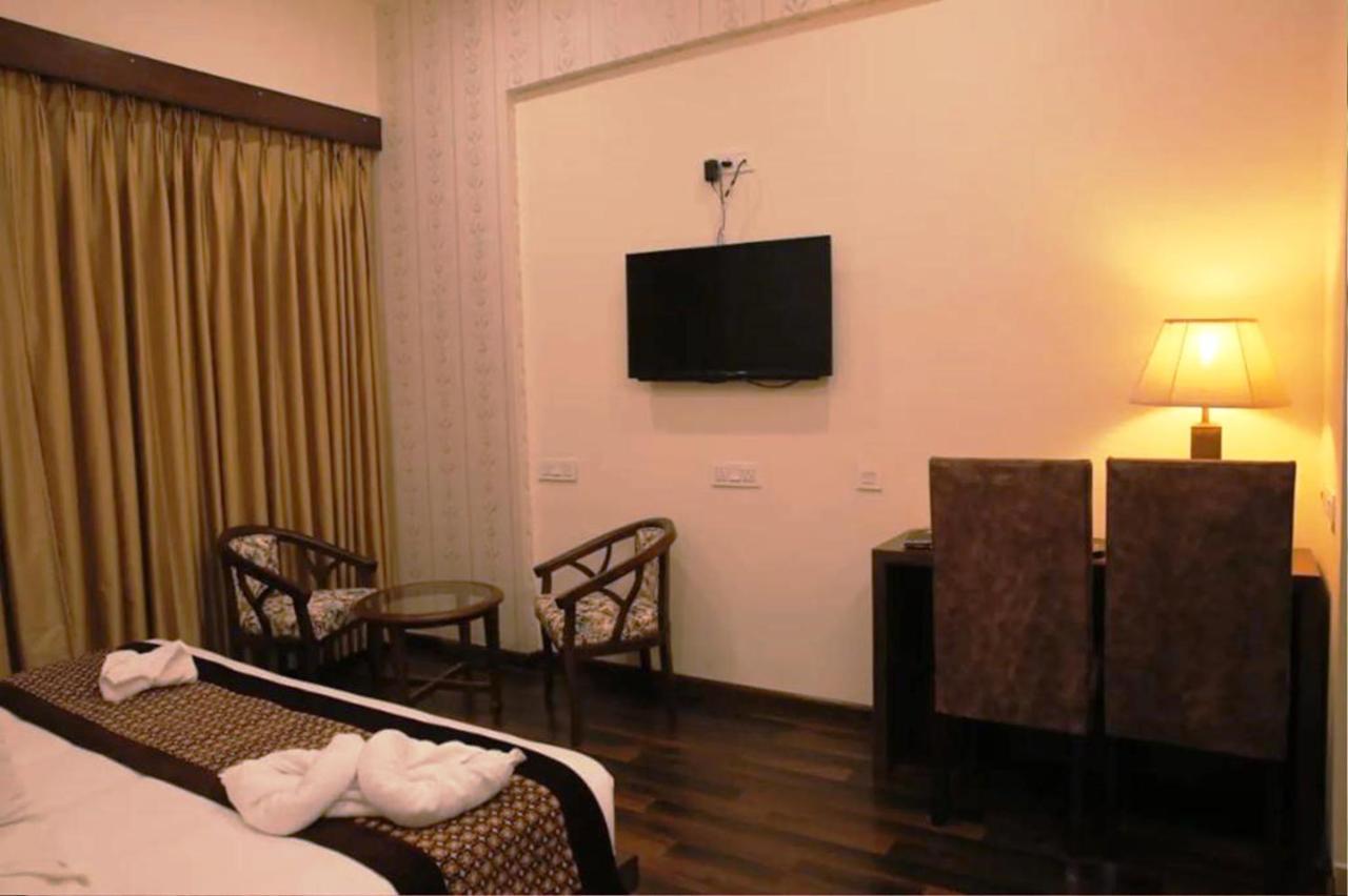 Hotel Citi Inn Grande Zirakpur Екстериор снимка