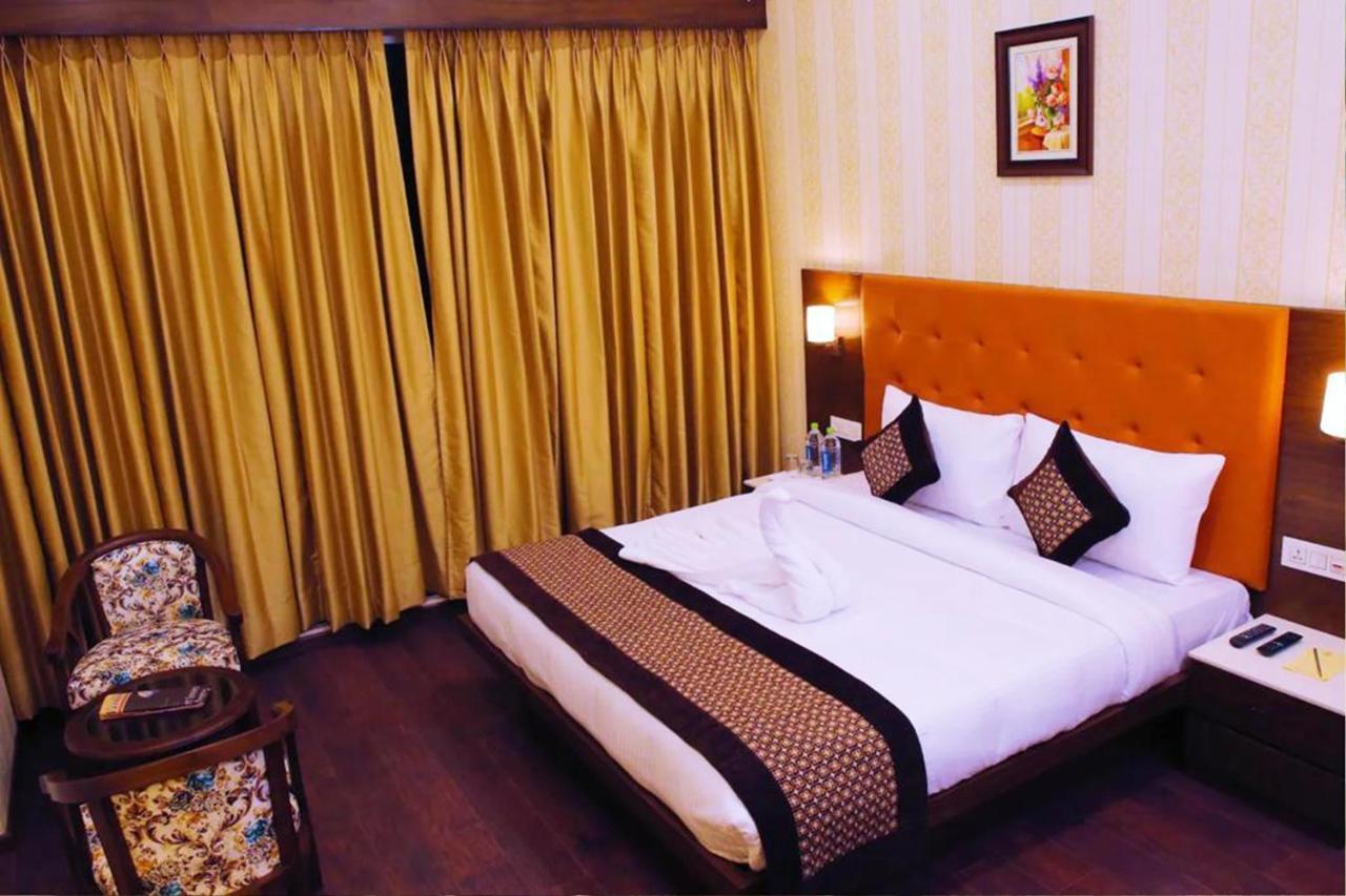 Hotel Citi Inn Grande Zirakpur Екстериор снимка