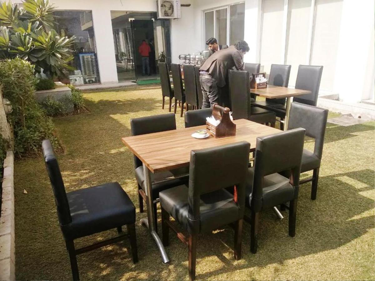 Hotel Citi Inn Grande Zirakpur Екстериор снимка