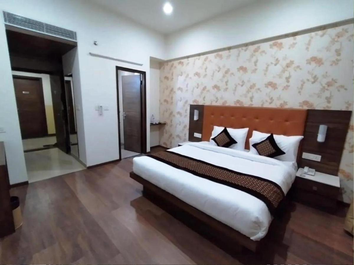 Hotel Citi Inn Grande Zirakpur Екстериор снимка