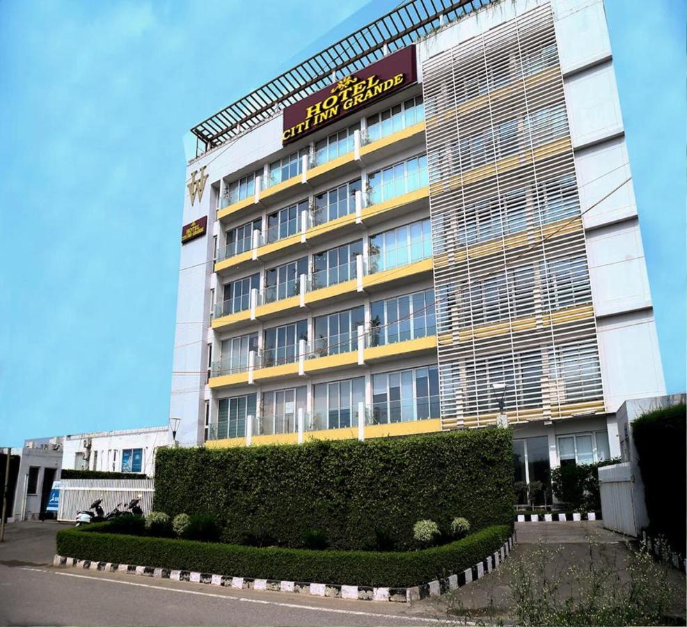 Hotel Citi Inn Grande Zirakpur Екстериор снимка