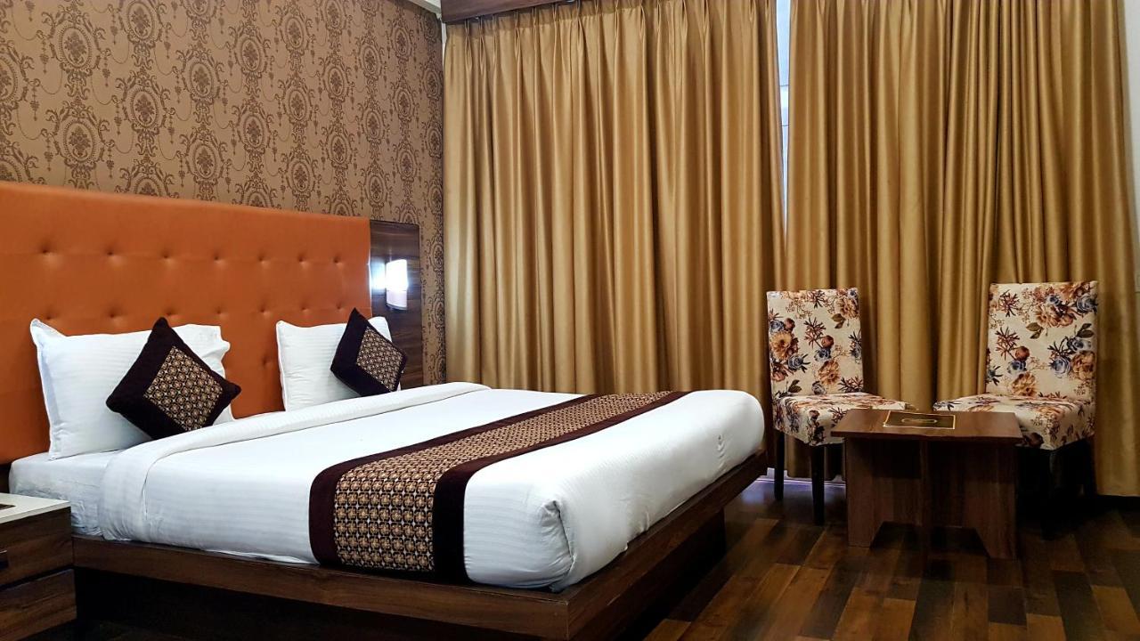 Hotel Citi Inn Grande Zirakpur Екстериор снимка
